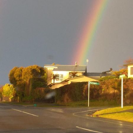 Charlies@Hilltop Deluxe Retreat Bed and Breakfast Lago Lago Taupo Exterior foto