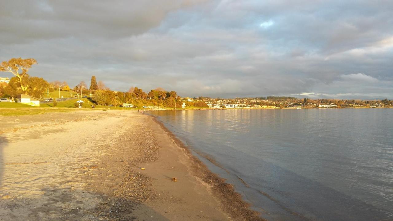 Charlies@Hilltop Deluxe Retreat Bed and Breakfast Lago Lago Taupo Exterior foto