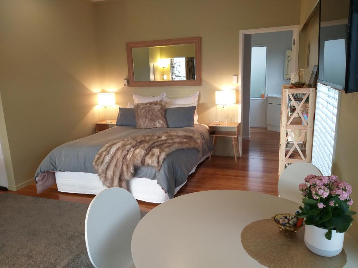 Charlies@Hilltop Deluxe Retreat Bed and Breakfast Lago Lago Taupo Exterior foto